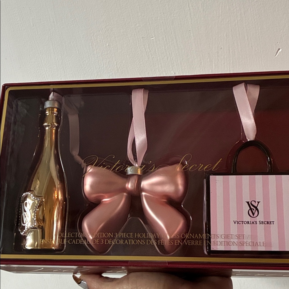 24HR DROP ⬇️ Victoria’s Secret Limited edition Glass ornament set